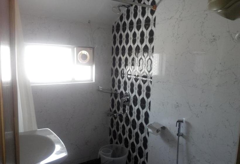 Hotel The Hyde Park Inn 1