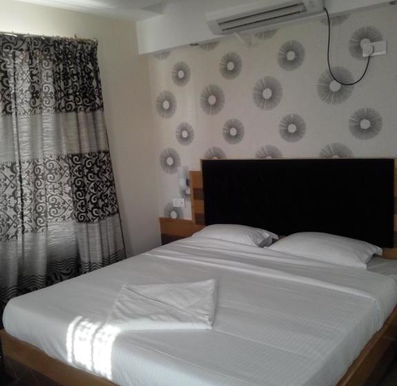 Hotel The Hyde Park Inn 13