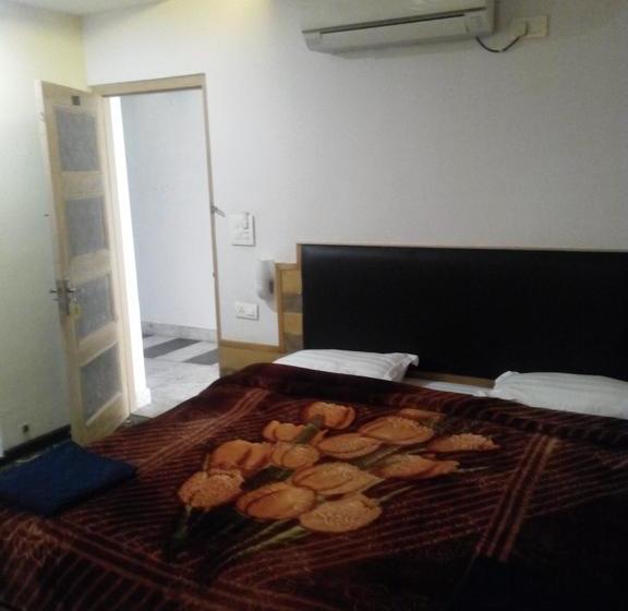 Hotel The Hyde Park Inn 15