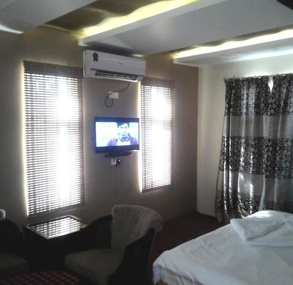 Hotel The Hyde Park Inn 16