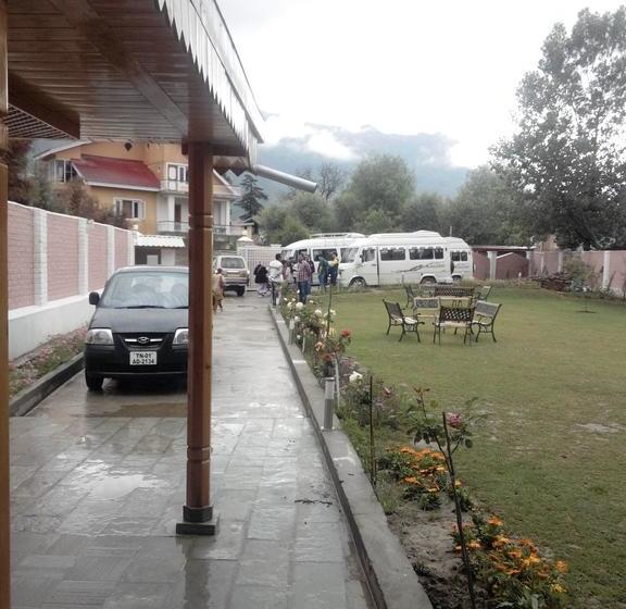 Hotel The Hyde Park Inn 17