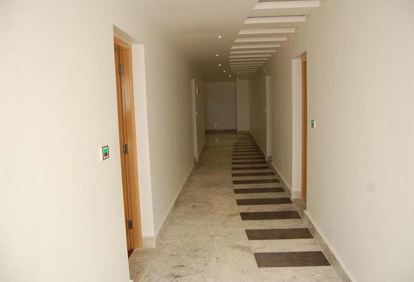 Hotel The Hyde Park Inn 2