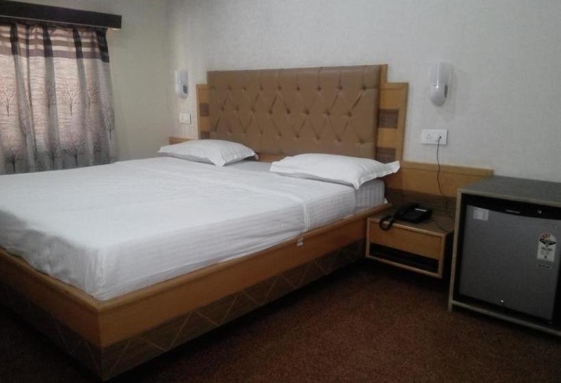 Hotel The Hyde Park Inn 6