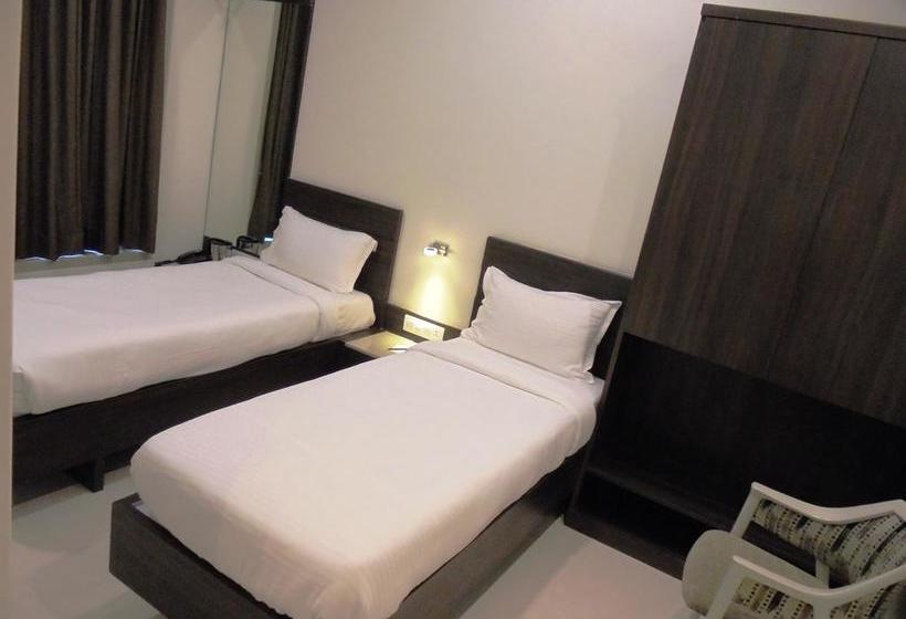 Hotel Three Leaves 10