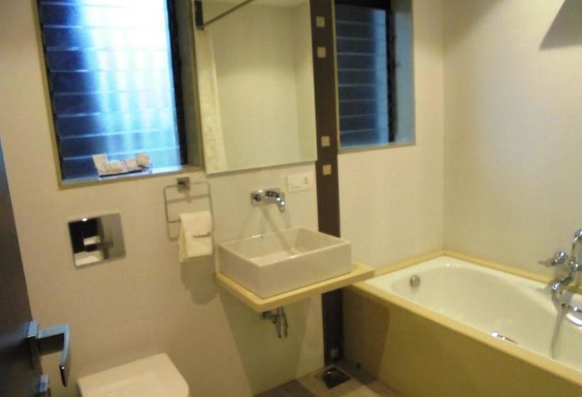 Hotel Three Leaves 11