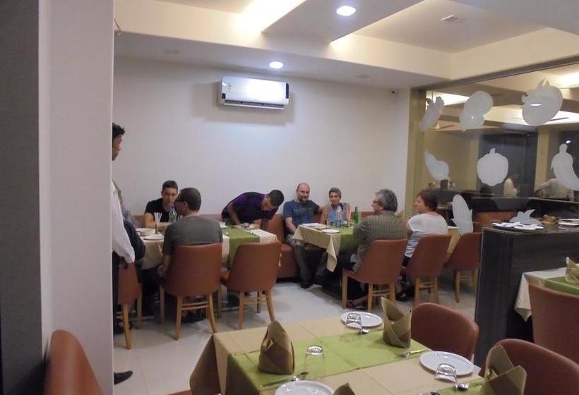 Hotel Three Leaves 13