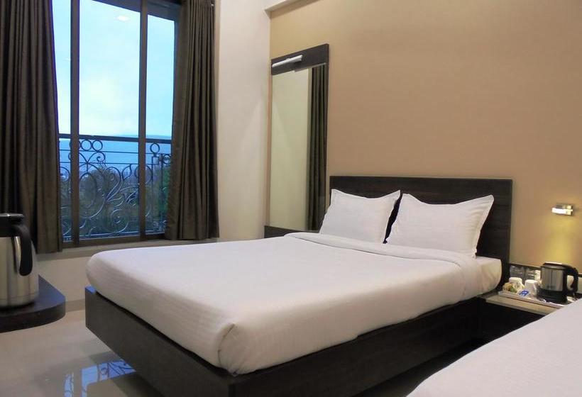 Hotel Three Leaves 18