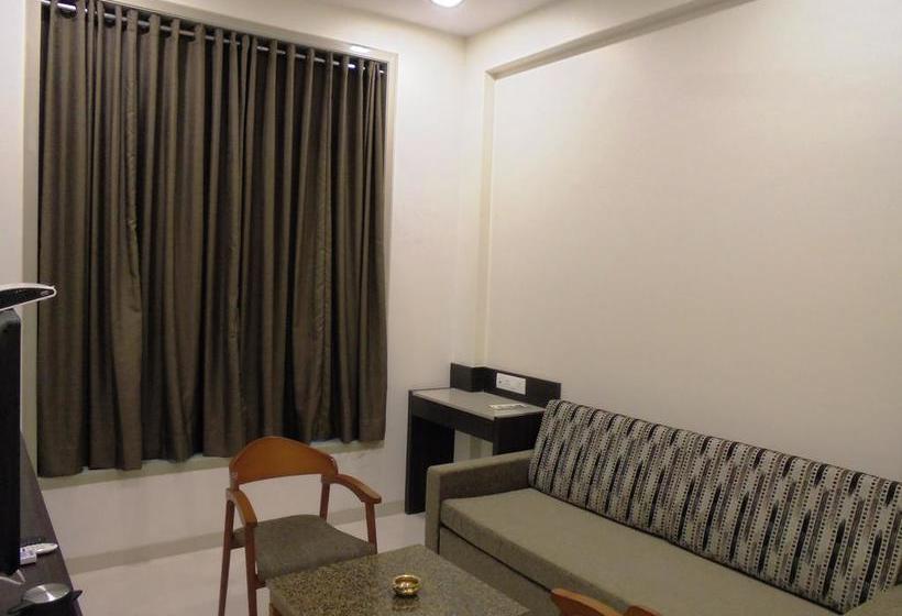 Hotel Three Leaves 8