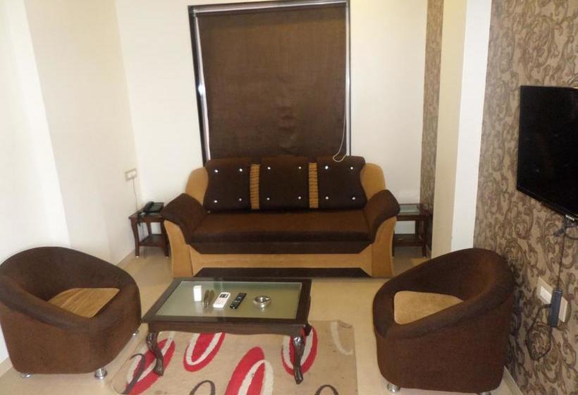 Hotel Shades Of Royal 1