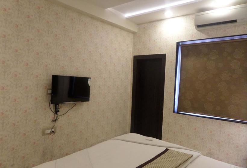 Hotel Shades Of Royal 12