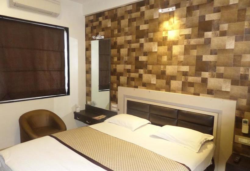 Hotel Shades Of Royal 13