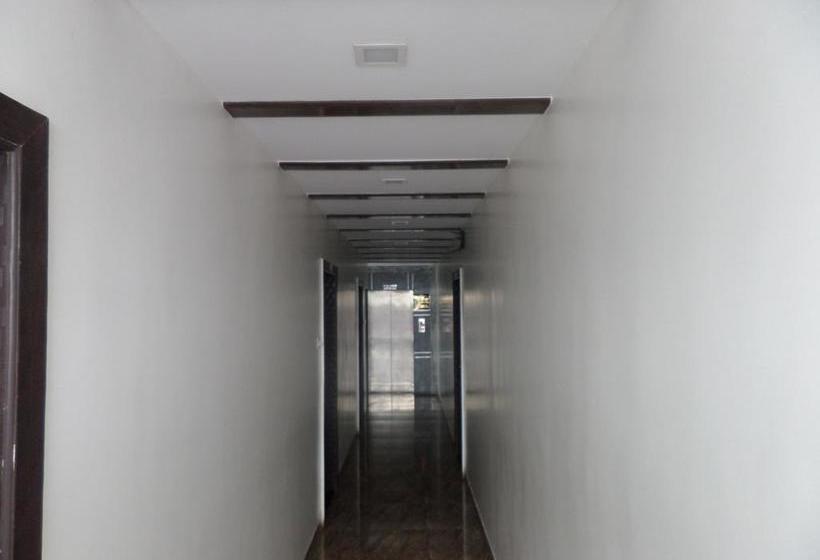 Hotel Shades Of Royal 14