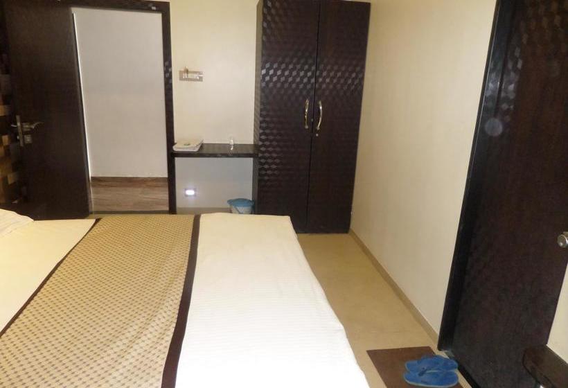 Hotel Shades Of Royal 15