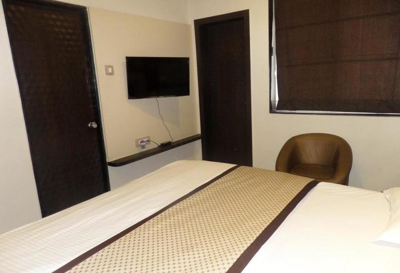 Hotel Shades Of Royal 19