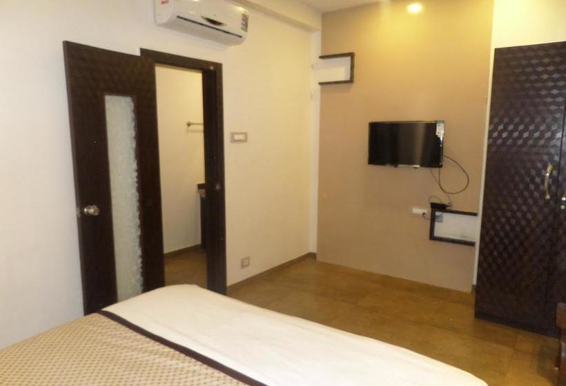 Hotel Shades Of Royal 8