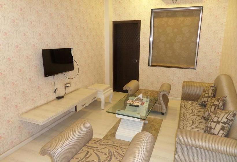 Hotel Shades Of Royal 9