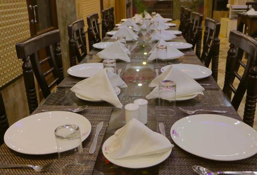 Aaa Hotel & Restaurant 11