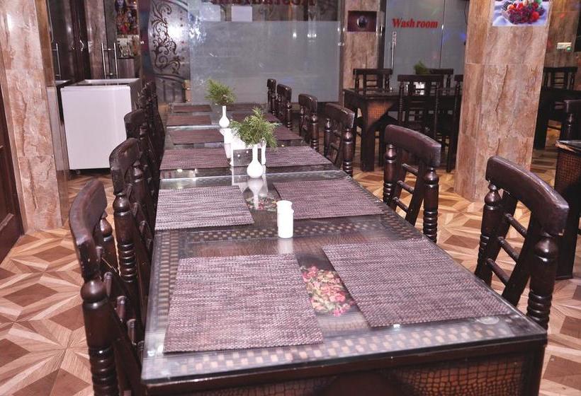 Aaa Hotel & Restaurant 9