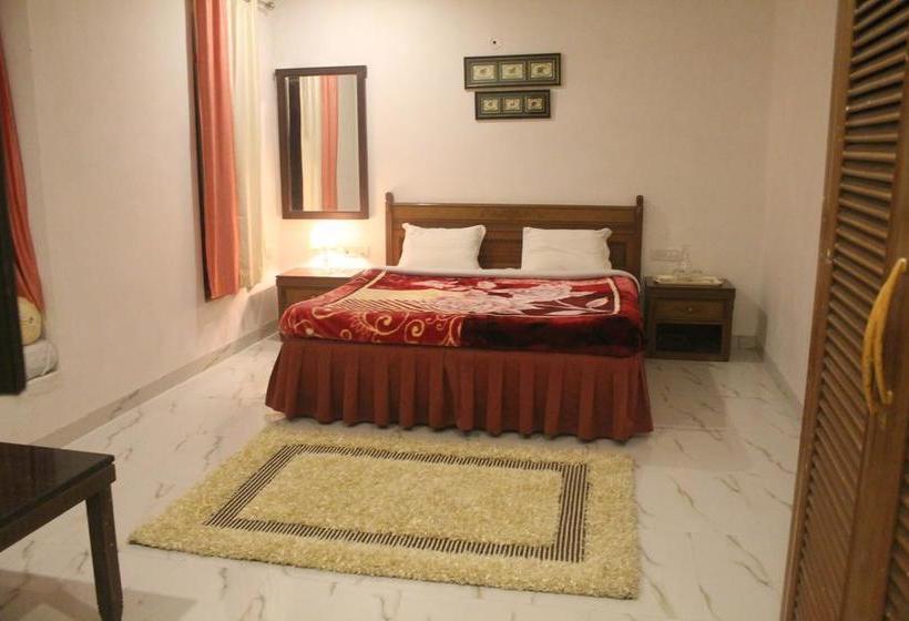 Hotel Rajgarh 15