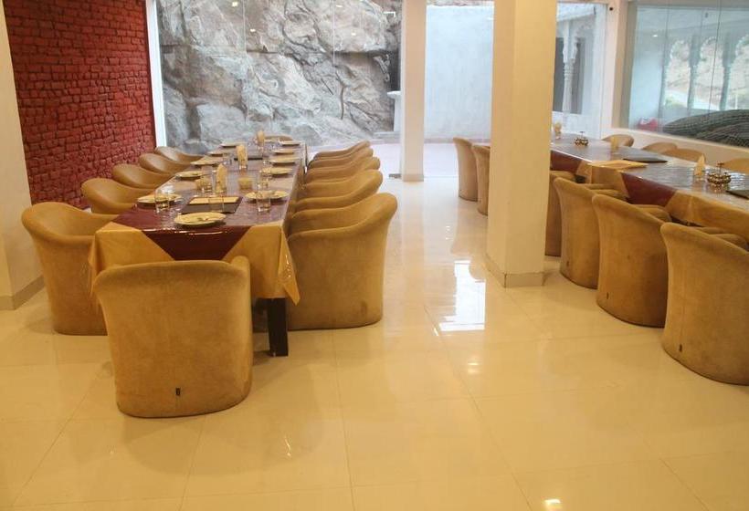 Hotel Rajgarh 4