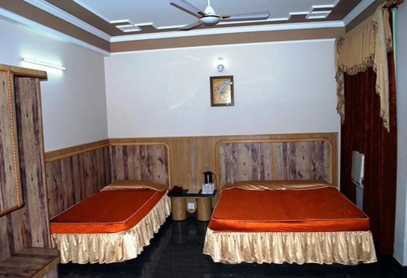 Hotel Chirag International 6