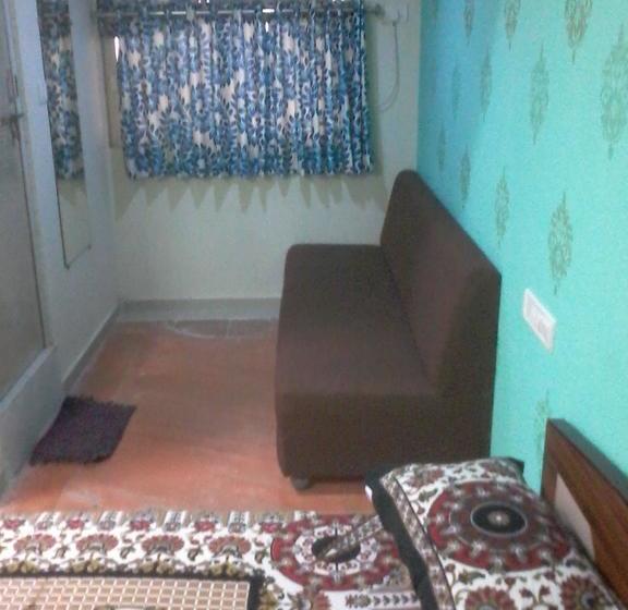 Hotel Honey Bunny 12