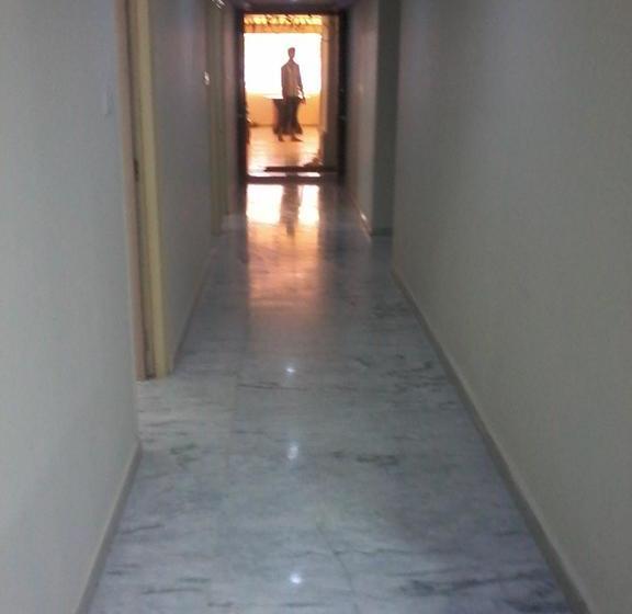 Hotel Honey Bunny 13