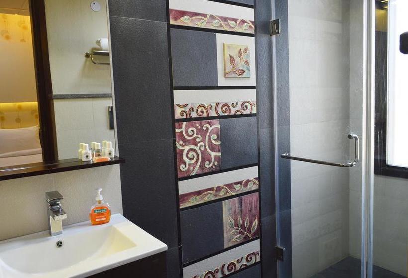 Bed and Breakfast When In Gurgaon Suites 10