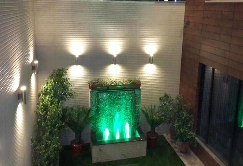 Bed and Breakfast When In Gurgaon Suites 6