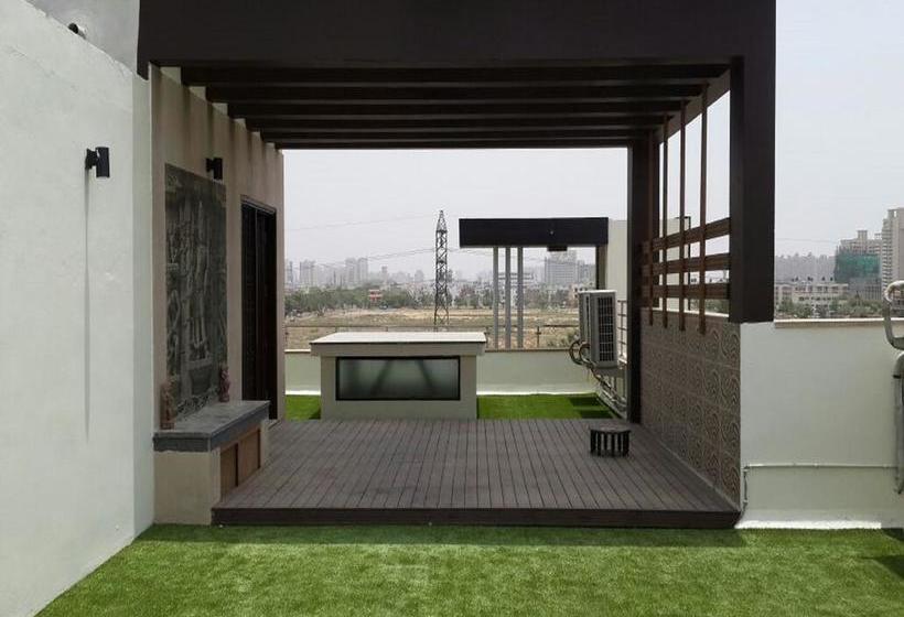 Bed and Breakfast When In Gurgaon Suites 7