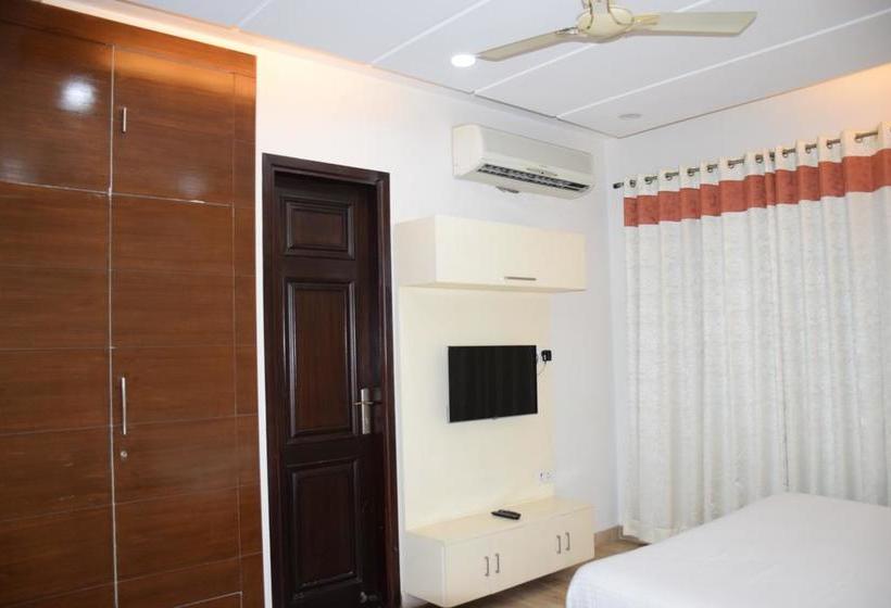 Bed and Breakfast When In Gurgaon Suites 9