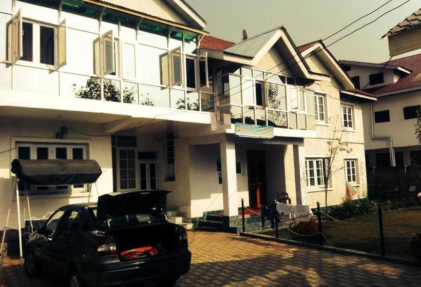 Hotel Rest A While Srinagar Jammu y Cachemira