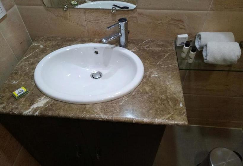 Days Hotel Jalandhar 11