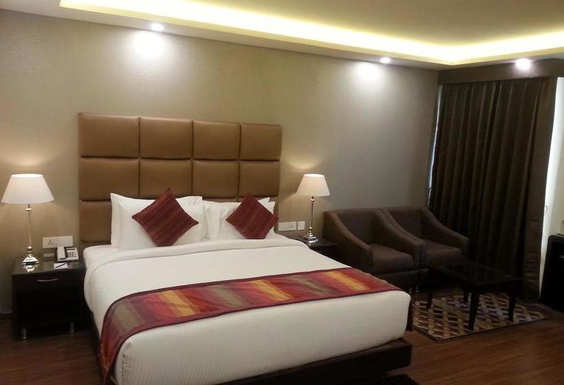 Days Hotel Jalandhar 4