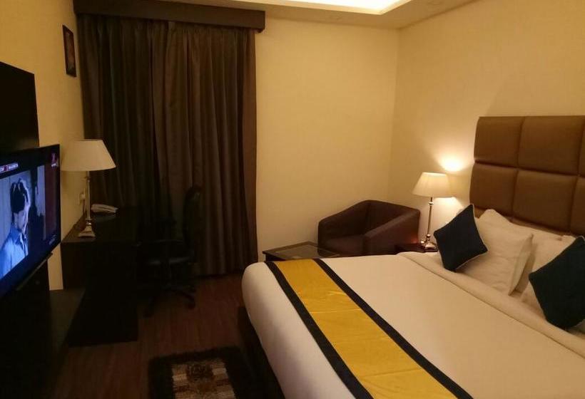Days Hotel Jalandhar 7