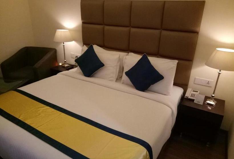 Days Hotel Jalandhar 8