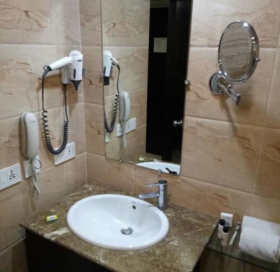Days Hotel Jalandhar 9