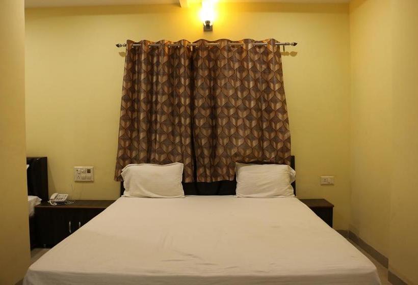 Hotel Paradise Residency 6