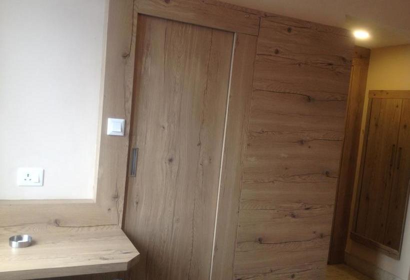 Hotel The Citi Residenci 11