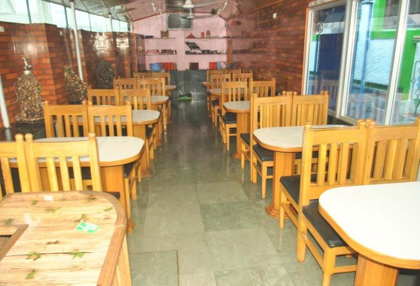 Hotel Green Chinar 9