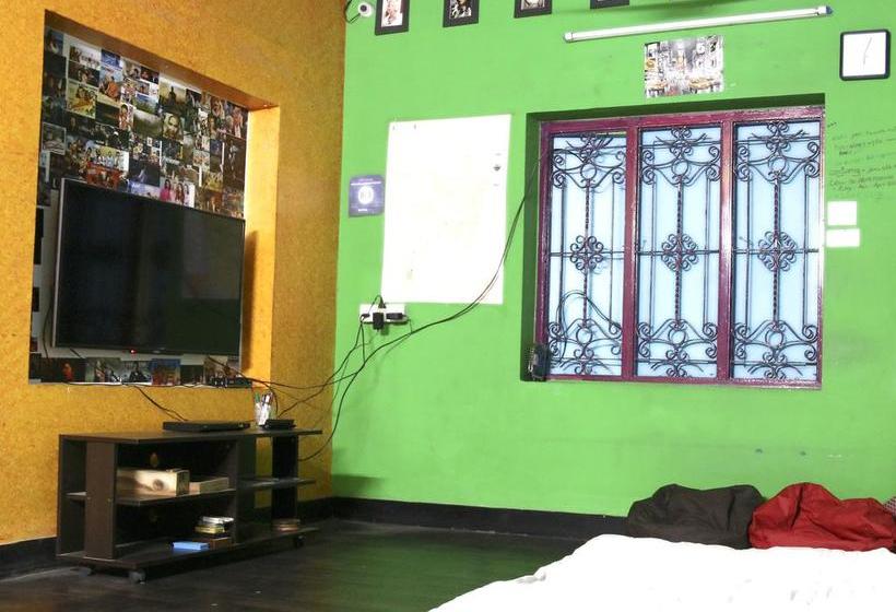 Red Lollipop Hostel Chennai 10