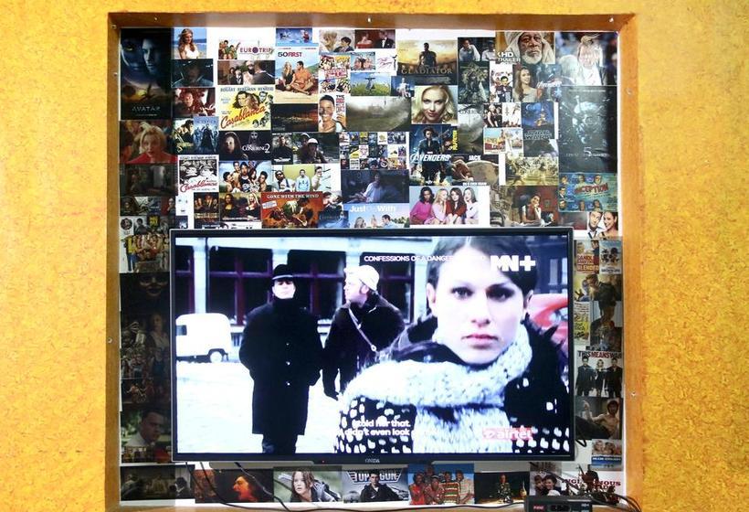 Red Lollipop Hostel Chennai 12