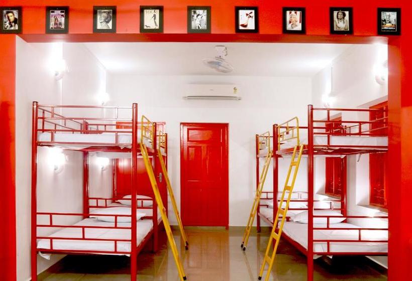 Red Lollipop Hostel Chennai 15