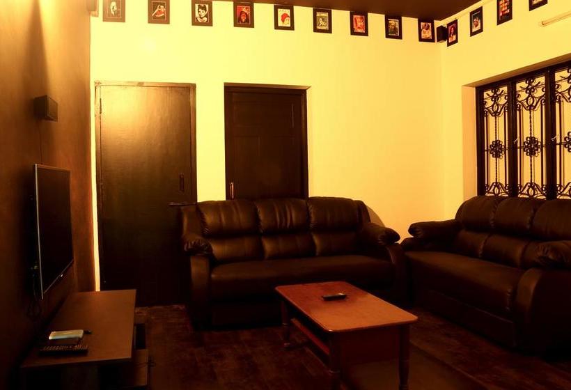 Red Lollipop Hostel Chennai 7