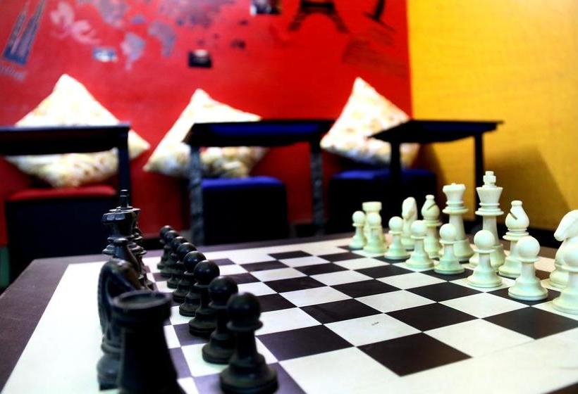 Red Lollipop Hostel Chennai 8