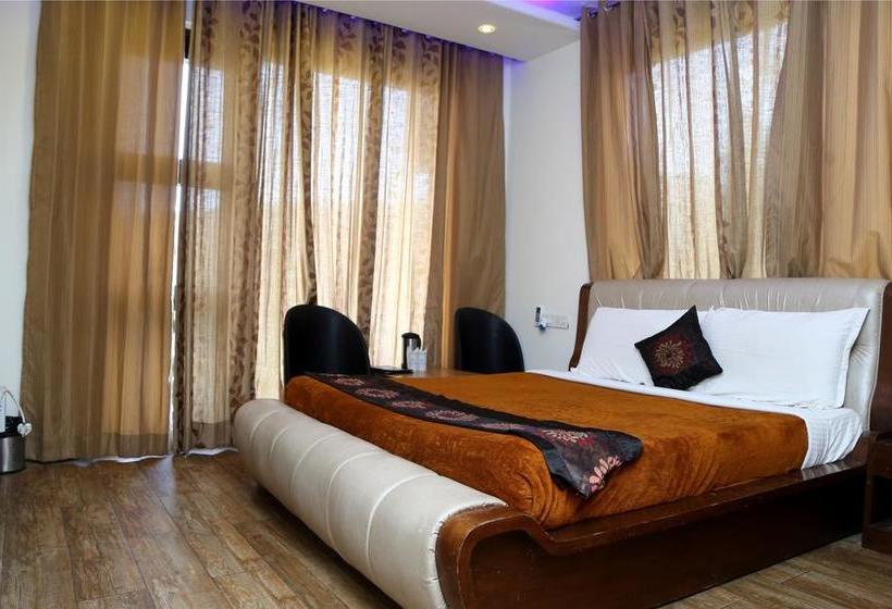 Hotel Whispering Winds 10