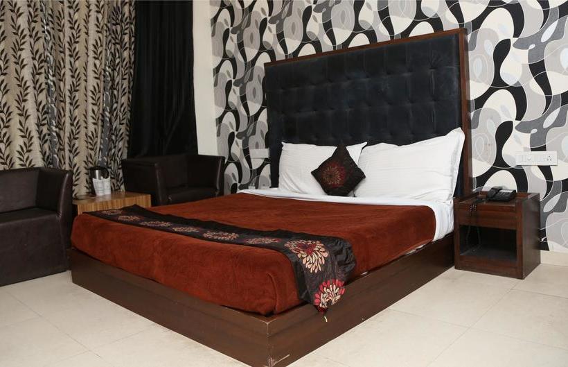 Hotel Whispering Winds 11