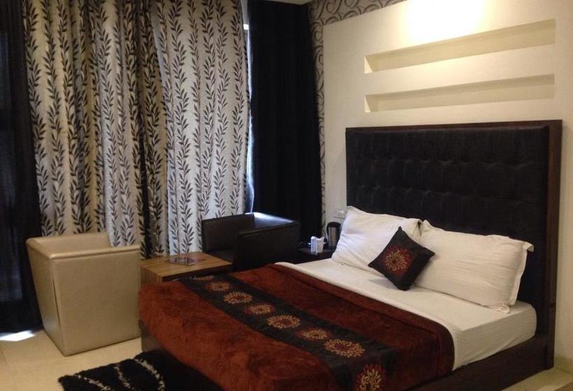 Hotel Whispering Winds 13