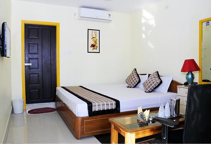 Hotel Pine Yard Assam