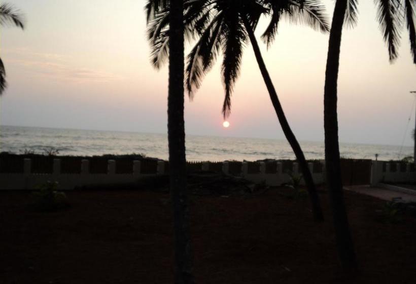 Club 7 Beach Resort 8